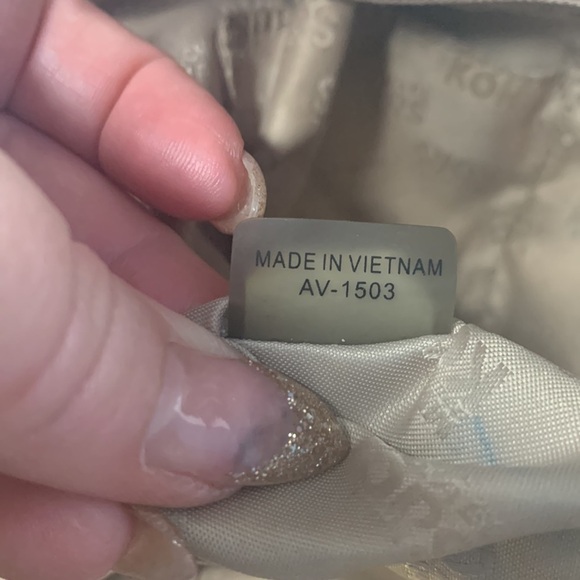 Michael Michale Kors jet set tote in Brown/buff with gold hardware. - Picture 9 of 11